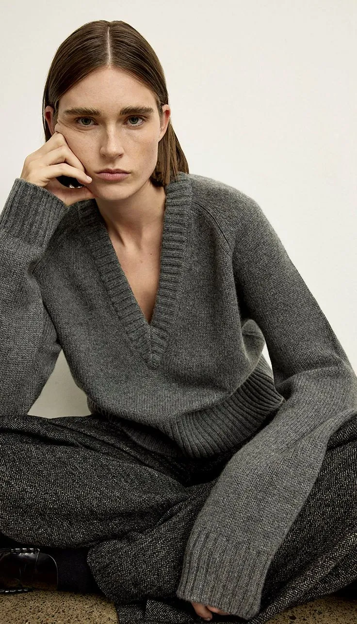 Cashmere V-Neck Sweater - S Cashmere V-Neck Sweater - S