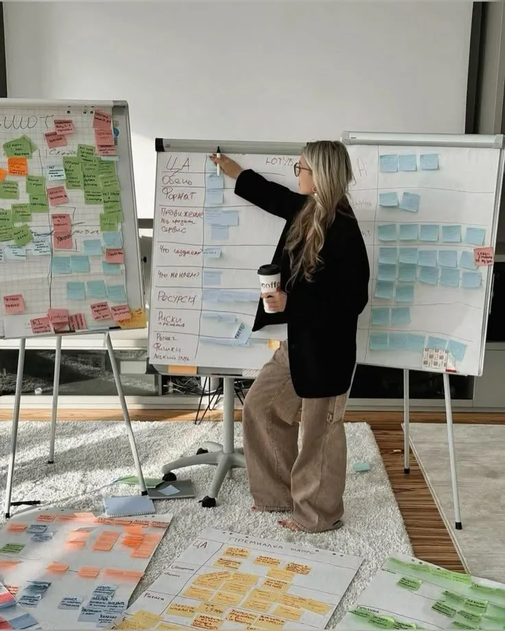 Creative director girl boss Creative director girl boss