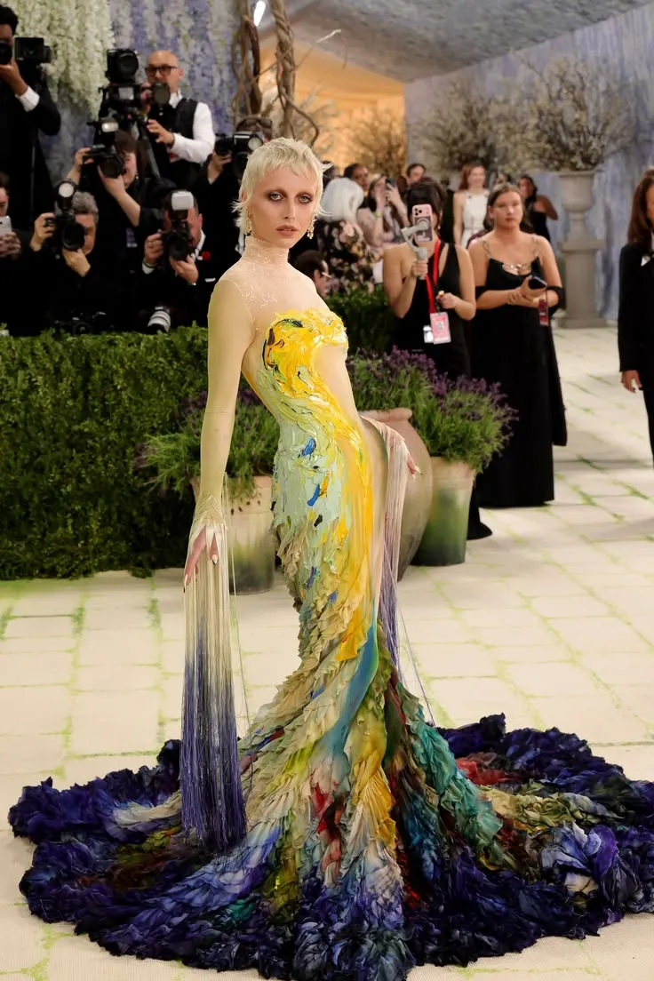Emma Chamberlain's arrival at the Met Gala 2026 Red Carpet Emma Chamberlain's arrival at the Met Gala 2026 Red Carpet