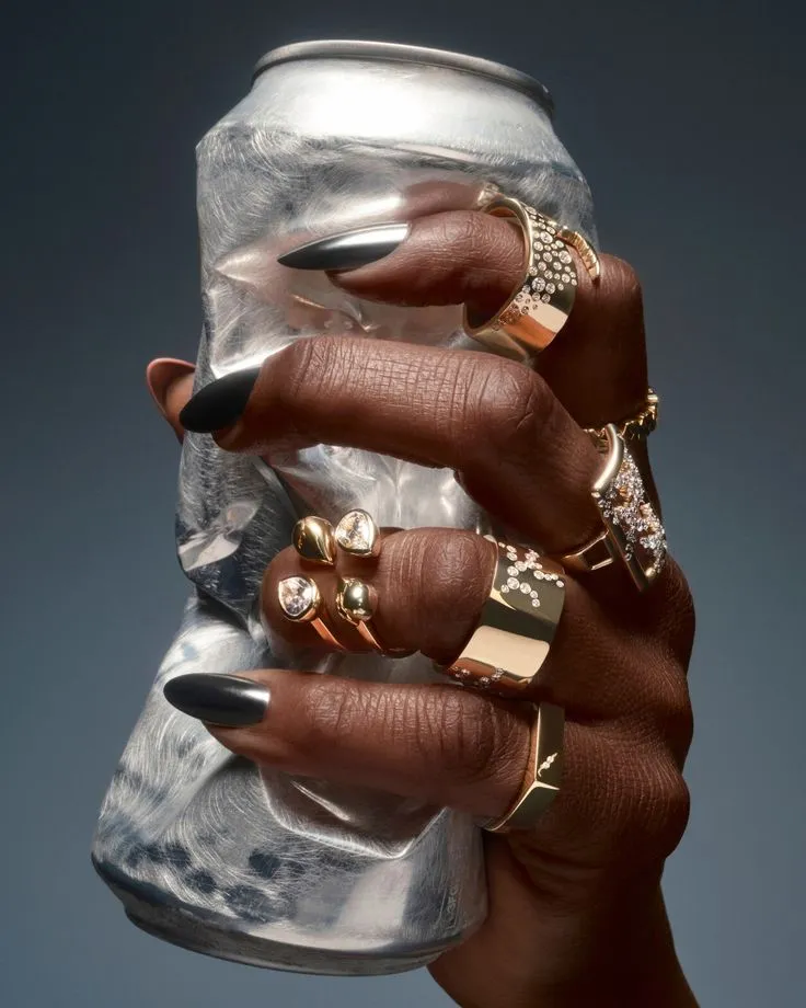 Made with SCS certified sustainably grown diamonds and 100% recycled precious metals, our collection of hand-crafted rings blends modern texture with timeless design____