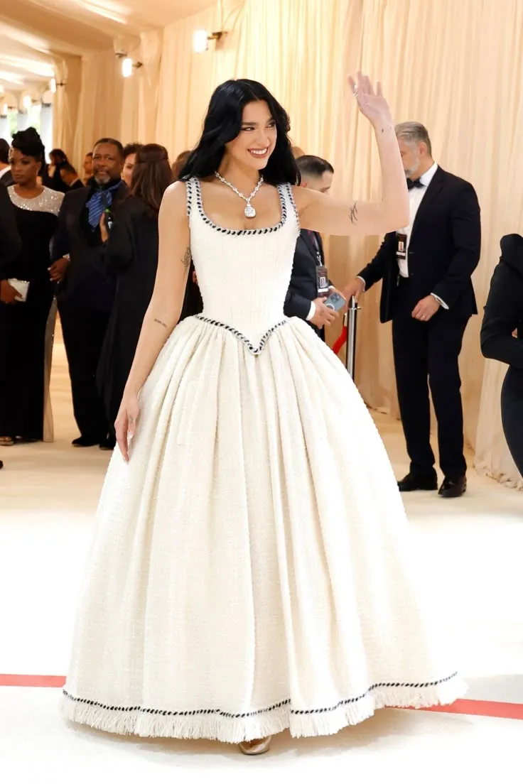 dua lipa at the 2023 met gala